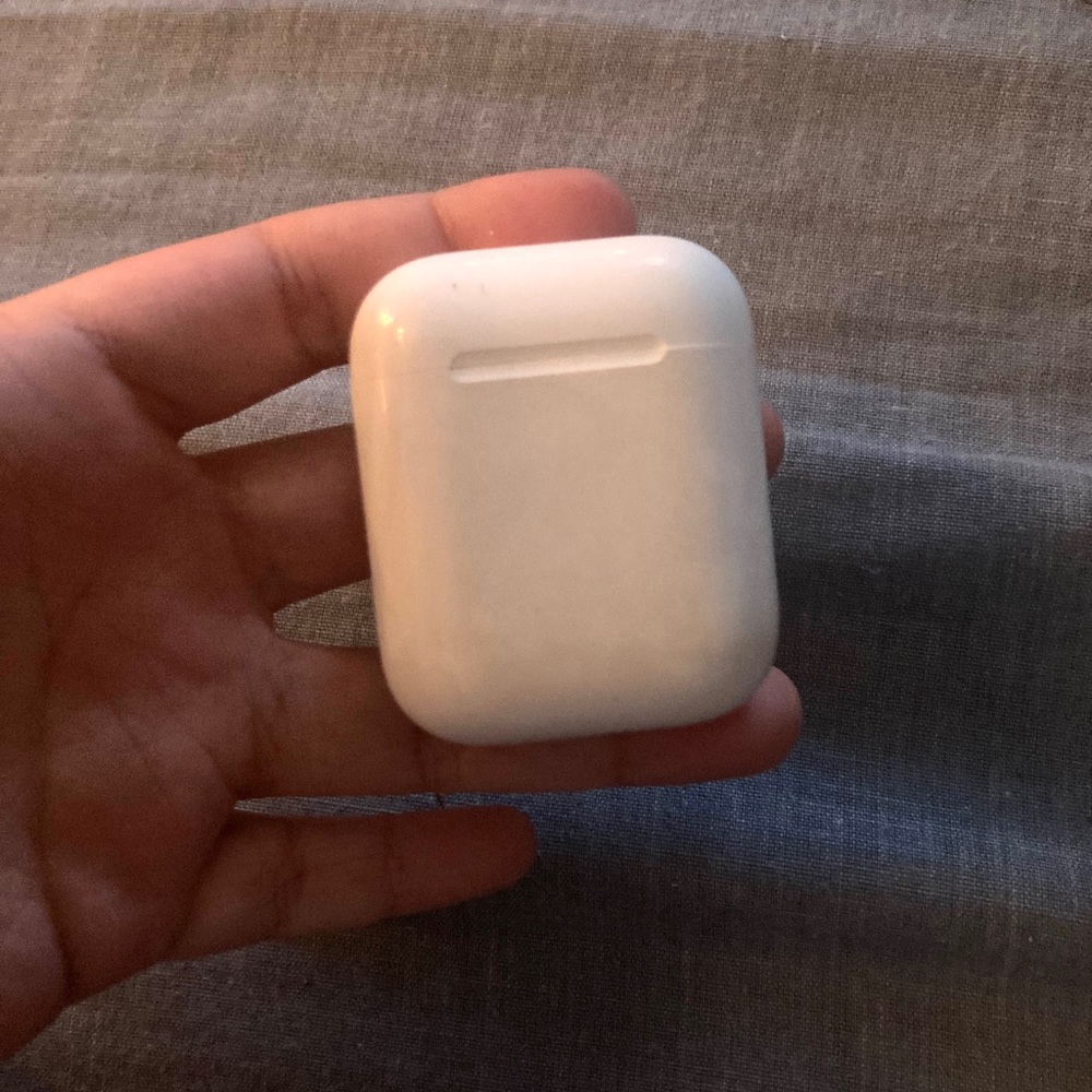 1st gen apple airpod case (no airpods)